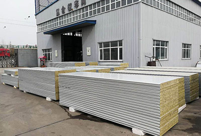 復(fù)合板車間忙碌生產(chǎn)中！