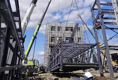 快馬加鞭未下鞍，驚回首，離天三尺三！